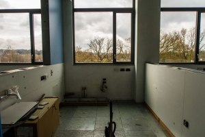 Prosthetics teaching bay with view.