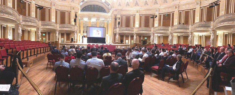 07Pano-floor-seating